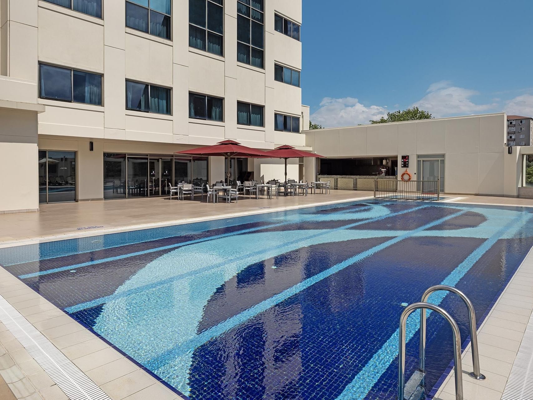 Outdoor pool in Befine Spa at Titanic Business Kartal.