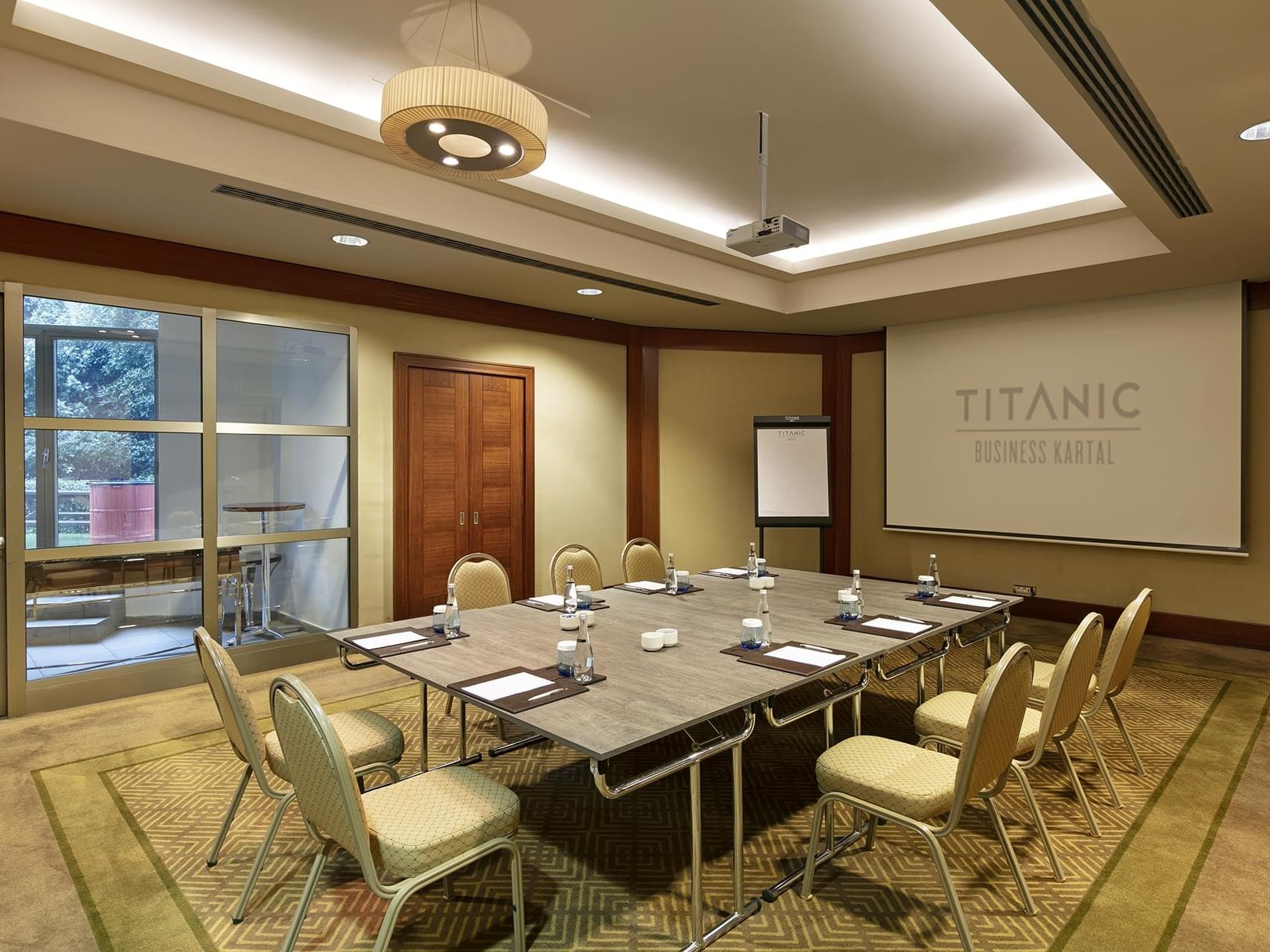Boardroom table around with cozy chairs in Borneo meeting room at Titanic Business Kartal