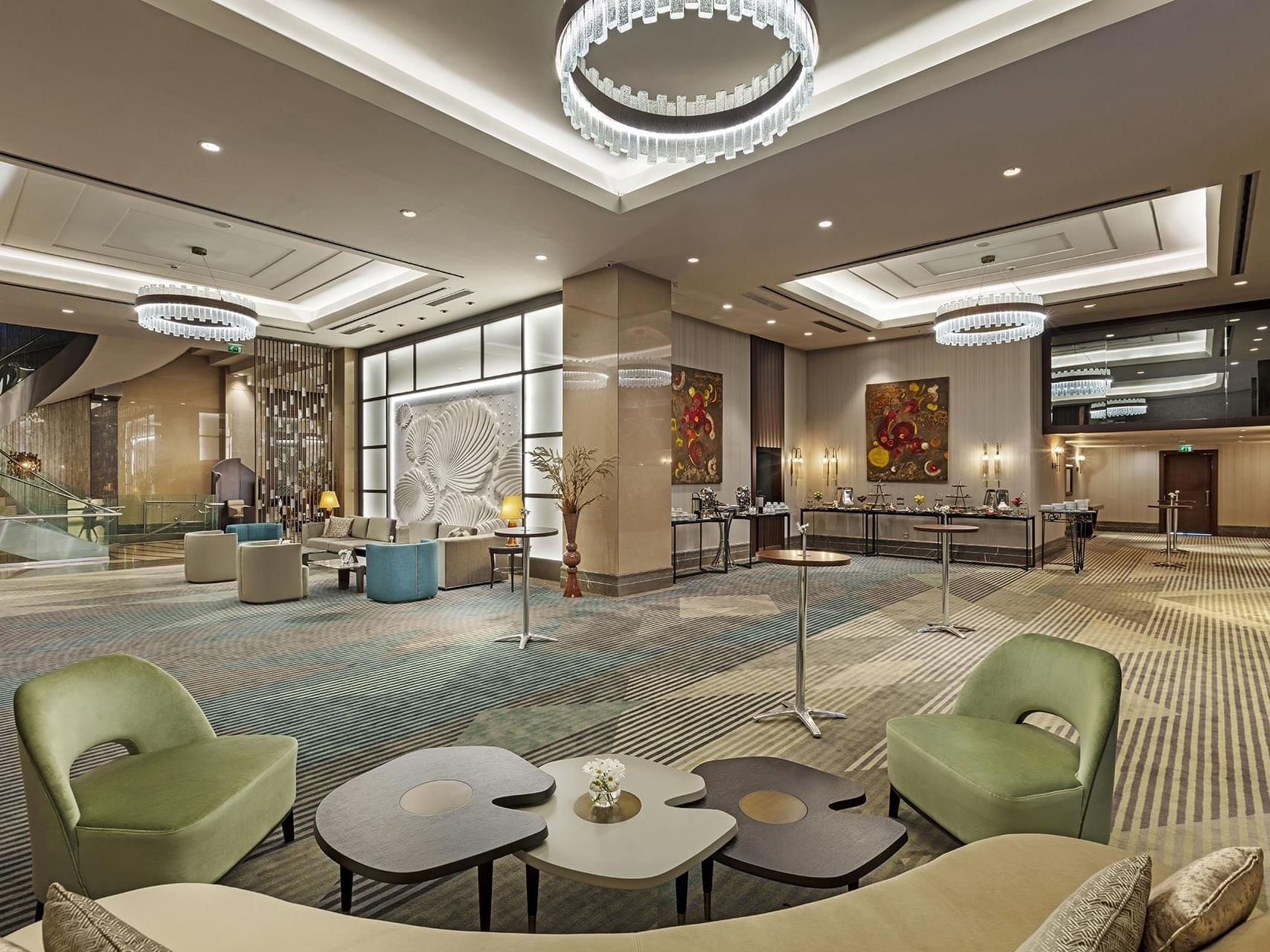Elegant lobby with modern furniture and large chandeliers at Titanic Business Kartal.