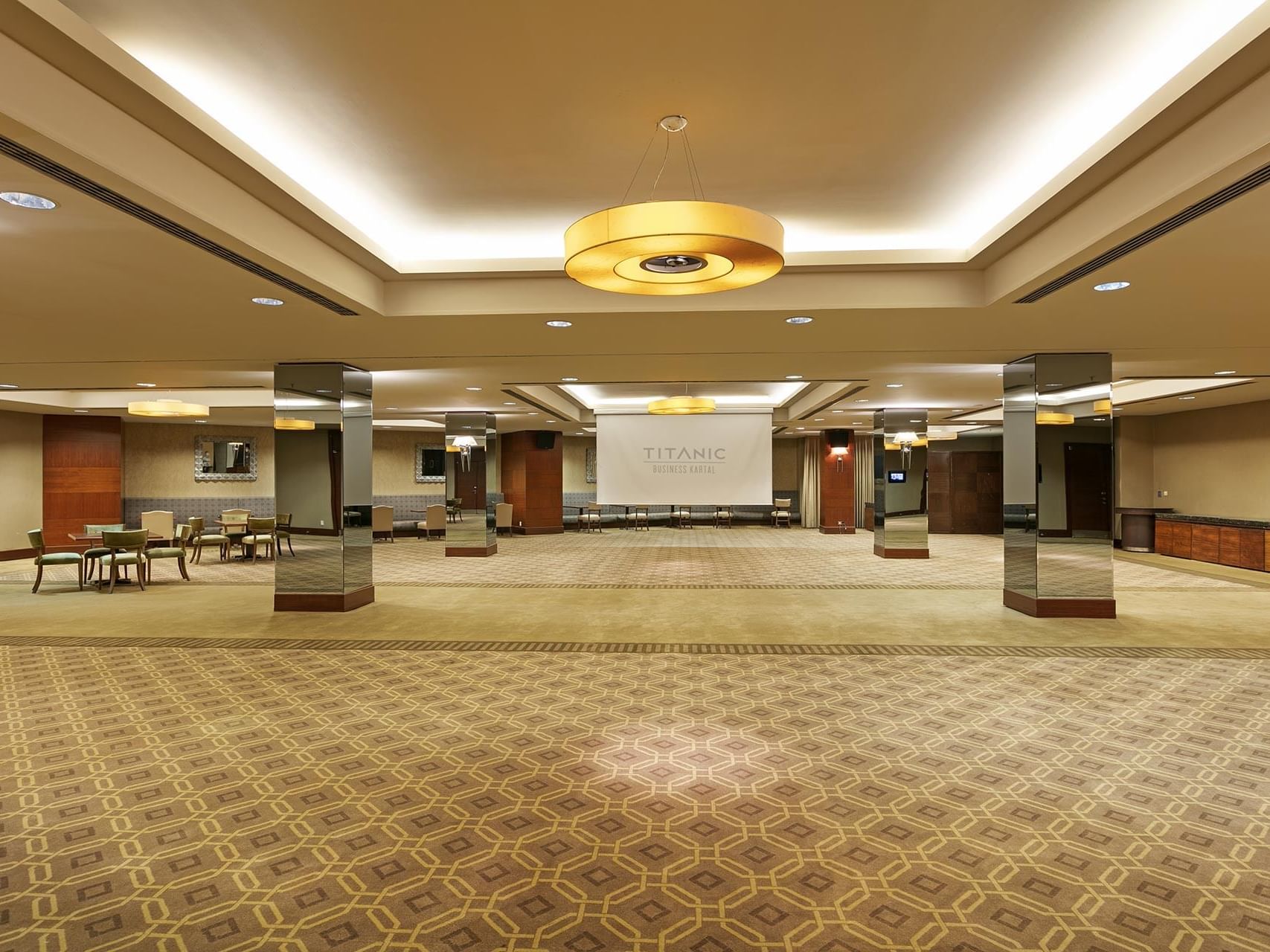 Interior of the spacious event hall in Savlo at Titanic Business Kartal